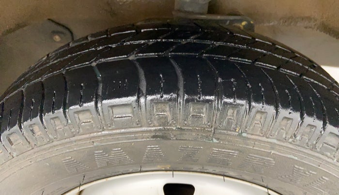 2018 Maruti Eeco 5 STR WITH AC PLUSHTR, Petrol, Manual, 31,845 km, Right Front Tyre Tread