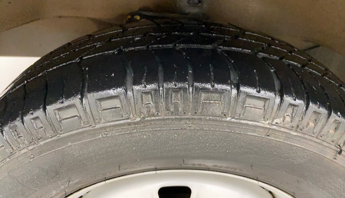 2018 Maruti Eeco 5 STR WITH AC PLUSHTR, Petrol, Manual, 31,845 km, Left Front Tyre Tread