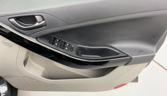 2018 Tata NEXON XM 1.2, Petrol, Manual, 29,781 km, Driver Side Door Panels Control