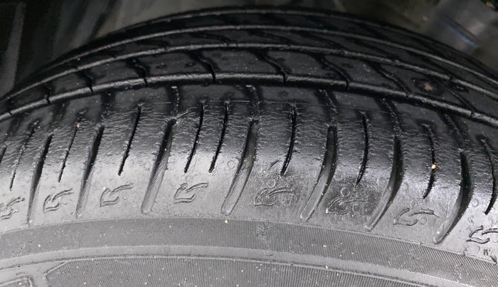 2018 Maruti Vitara Brezza ZDI, Diesel, Manual, 32,937 km, Left Front Tyre Tread