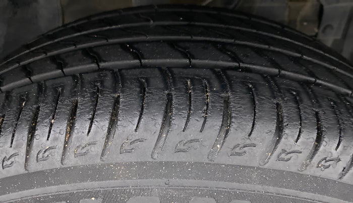 2018 Maruti Vitara Brezza ZDI, Diesel, Manual, 32,937 km, Right Front Tyre Tread