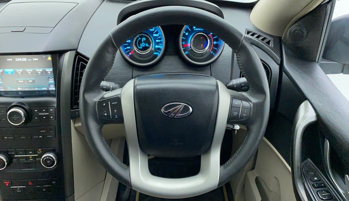 2016 Mahindra XUV500 W10 AT FWD, Diesel, Automatic, 55,341 km, Steering Wheel Close Up