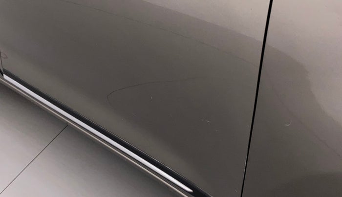 2018 Maruti Swift ZXI, Petrol, Manual, 60,837 km, Driver-side door - Slightly dented