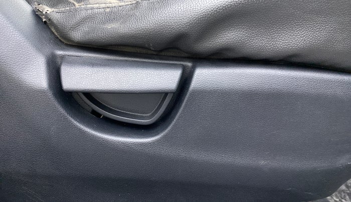 2019 Hyundai NEW SANTRO ERA 1.1, Petrol, Manual, 51,558 km, Driver Side Adjustment Panel
