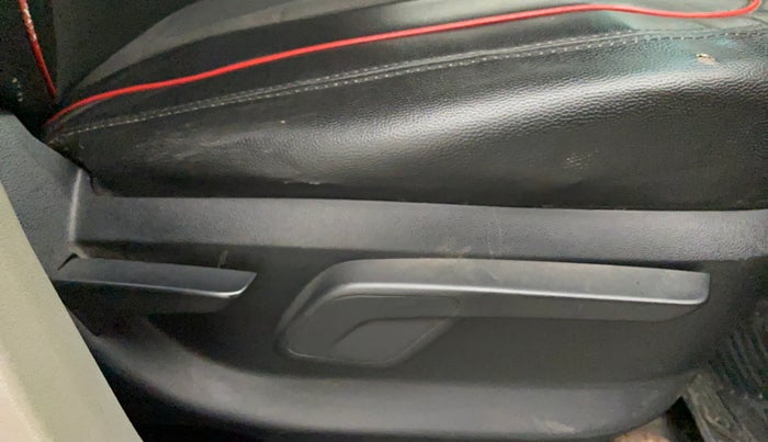 2016 Mahindra Kuv100 K6 5 STR, Petrol, Manual, 48,688 km, Driver Side Adjustment Panel
