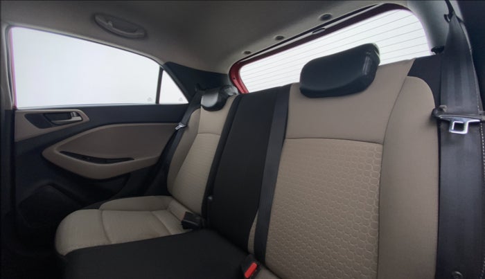 2016 Hyundai Elite i20 ASTA 1.2, Petrol, Manual, 77,904 km, Right Side Rear Door Cabin