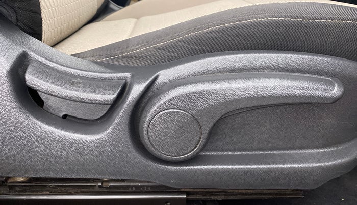 2016 Hyundai Elite i20 ASTA 1.2, Petrol, Manual, 77,904 km, Driver Side Adjustment Panel
