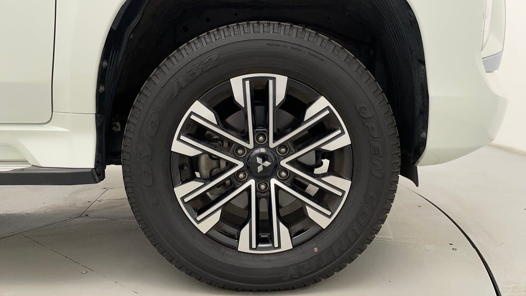 2022 Mitsubishi Pajero Sport Gls (4wd) 7 Seat, Automatic, 15188 km, Right Front Wheel