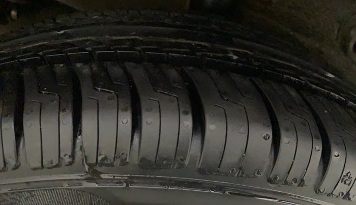 2016 Maruti Celerio ZXI, Petrol, Manual, 33,554 km, Right Rear Tyre Tread