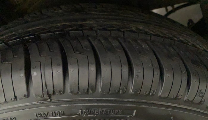 2016 Maruti Celerio ZXI, Petrol, Manual, 33,554 km, Left Front Tyre Tread