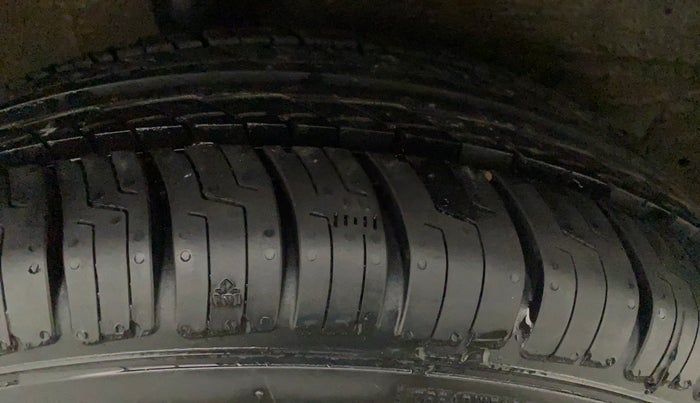 2016 Maruti Celerio ZXI, Petrol, Manual, 33,554 km, Right Front Tyre Tread