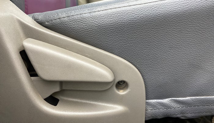 2015 Datsun Go T, Petrol, Manual, 69,003 km, Driver Side Adjustment Panel