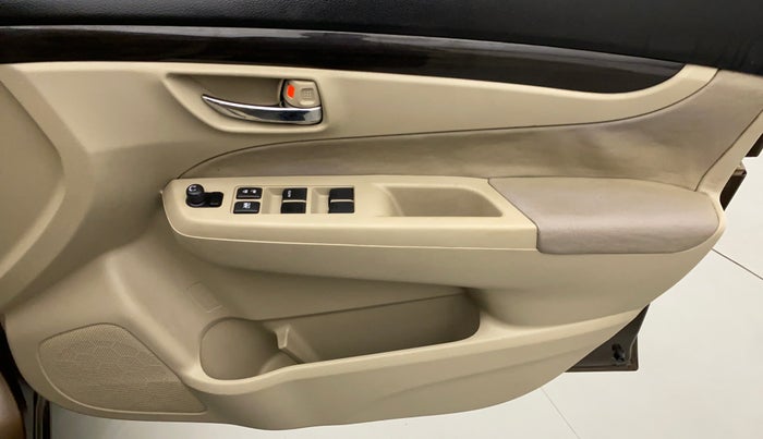 2016 Maruti Ciaz ZXI+ AT, Petrol, Automatic, 1,04,635 km, Driver Side Door Panels Control