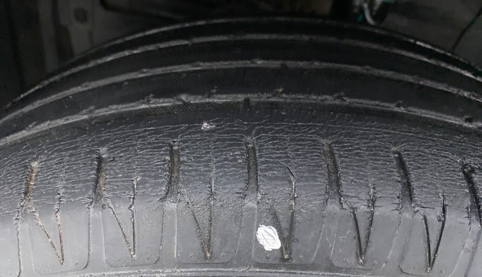 2016 Maruti Vitara Brezza ZDI PLUS DUAL TONE, Diesel, Manual, 77,732 km, Left Front Tyre Tread