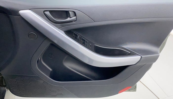 2022 Tata NEXON XM SUNROOF DIESEL, Diesel, Manual, 21,305 km, Driver Side Door Panels Control