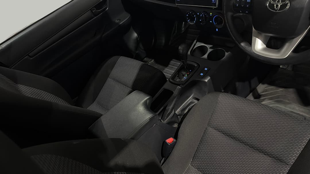 2018 Toyota Hilux Workmate, Automatic, 40536 km, Center Console