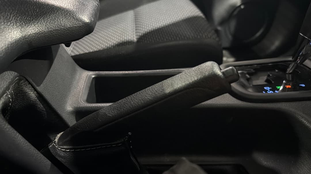 2018 Toyota Hilux Workmate, Automatic, 40536 km, Handbrake