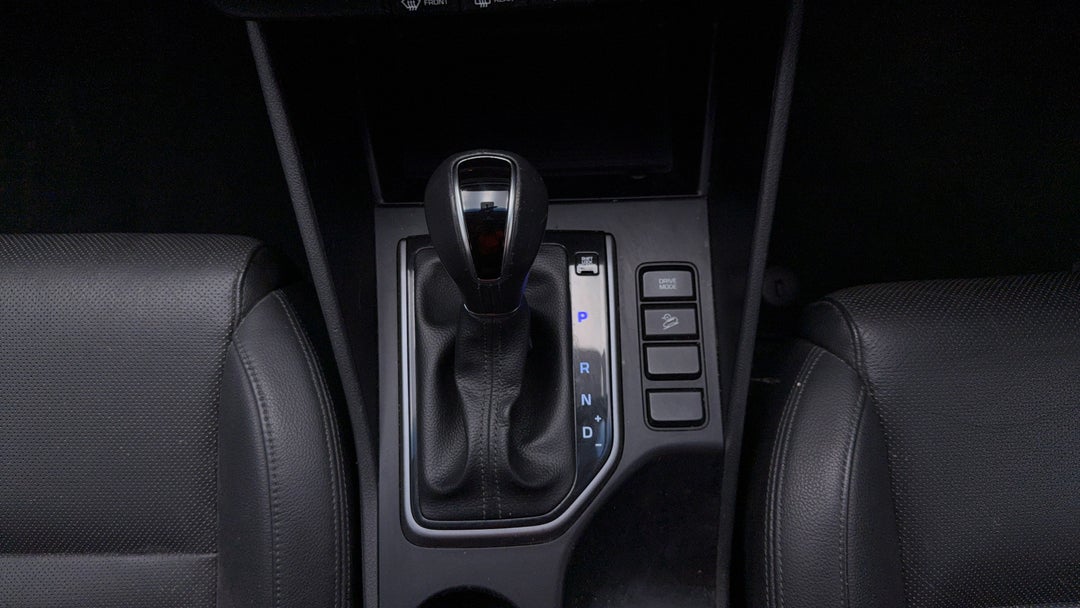 2017 Hyundai Tucson Active X (FWD), Automatic, 163885 km, Gear Lever 