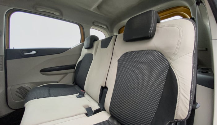 2019 Renault TRIBER 1.0 RXZ, Petrol, Manual, 77,650 km, Right Side Rear Door Cabin