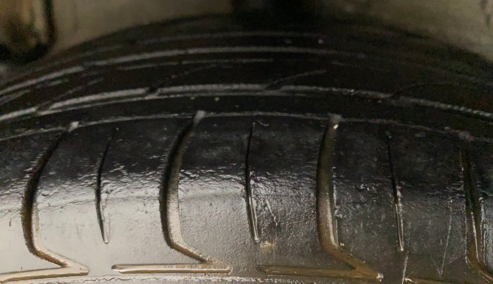 2016 Maruti Celerio VXI CNG, CNG, Manual, 74,105 km, Right Rear Tyre Tread