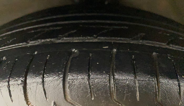 2016 Maruti Celerio VXI CNG, CNG, Manual, 74,105 km, Left Front Tyre Tread