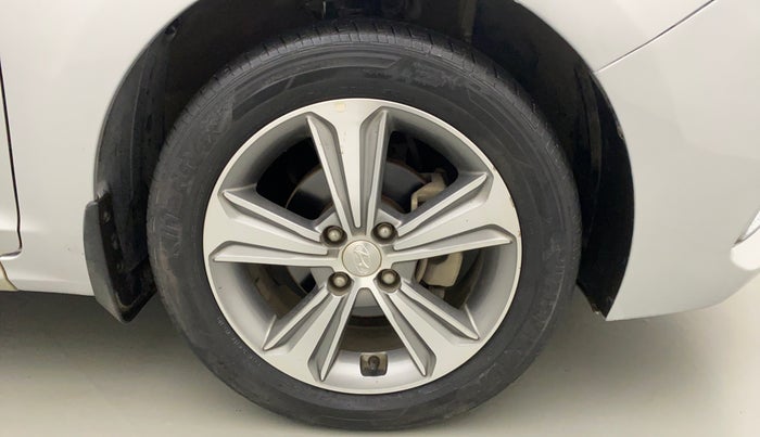 2017 Hyundai Verna 1.6 VTVT SX (O) AT, Petrol, Automatic, 43,550 km, Right Front Wheel