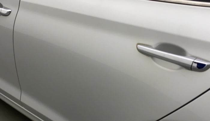 2017 Hyundai Verna 1.6 VTVT SX (O) AT, Petrol, Automatic, 43,550 km, Rear left door - Minor scratches