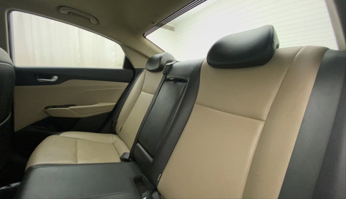 2017 Hyundai Verna 1.6 VTVT SX (O) AT, Petrol, Automatic, 43,550 km, Right Side Rear Door Cabin