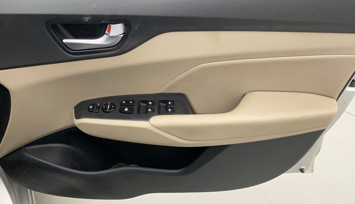 2017 Hyundai Verna 1.6 VTVT SX (O) AT, Petrol, Automatic, 43,550 km, Driver Side Door Panels Control