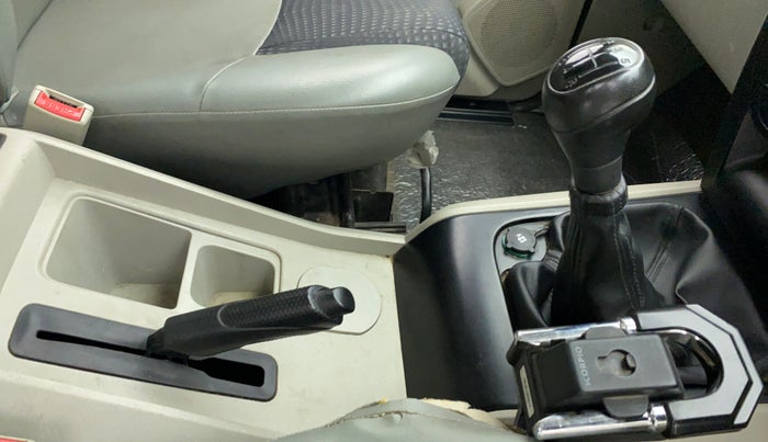 2016 Mahindra Scorpio S4PLUS, Diesel, Manual, 52,671 km, Gear Lever