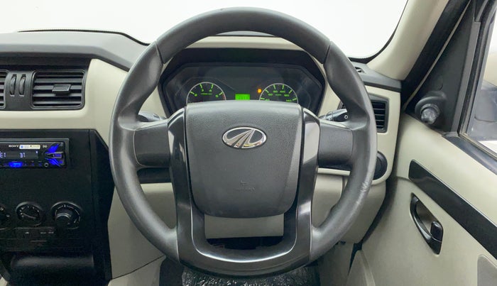 2016 Mahindra Scorpio S4PLUS, Diesel, Manual, 52,671 km, Steering Wheel Close Up