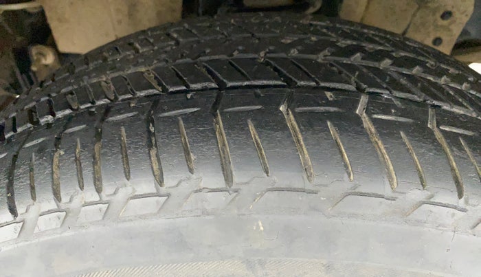 2016 Mahindra Scorpio S4PLUS, Diesel, Manual, 52,671 km, Left Front Tyre Tread