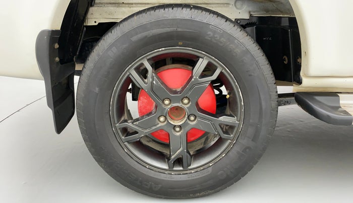 2016 Mahindra Scorpio S4PLUS, Diesel, Manual, 52,671 km, Right Rear Wheel