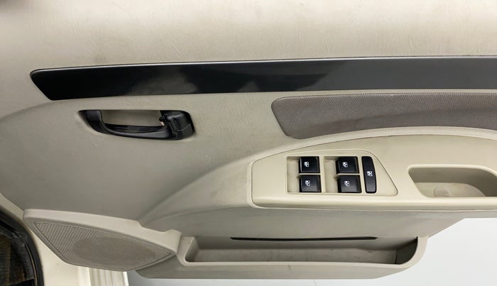 2016 Mahindra Scorpio S4PLUS, Diesel, Manual, 52,671 km, Driver Side Door Panels Control