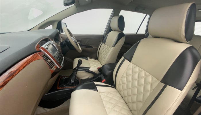 2015 Toyota Innova 2.5 VX 8 STR BS IV, Diesel, Manual, 1,44,861 km, Right Side Front Door Cabin