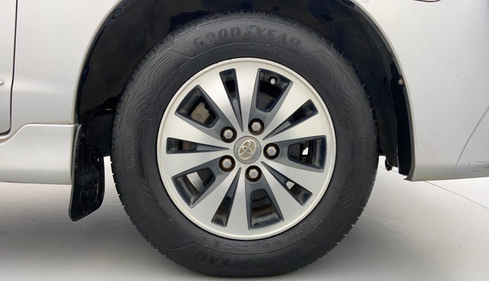 2015 Toyota Innova 2.5 VX 8 STR BS IV, Diesel, Manual, 1,44,861 km, Right Front Wheel