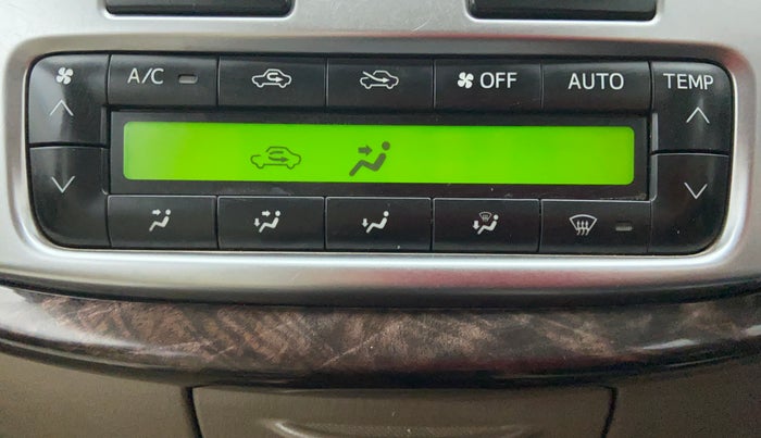 2015 Toyota Innova 2.5 VX 8 STR BS IV, Diesel, Manual, 1,44,861 km, Automatic Climate Control