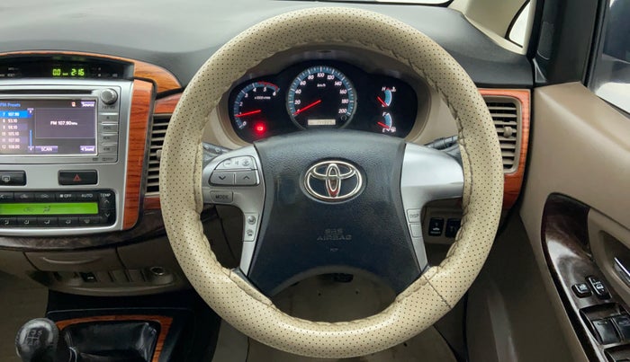 2015 Toyota Innova 2.5 VX 8 STR BS IV, Diesel, Manual, 1,44,861 km, Steering Wheel Close Up