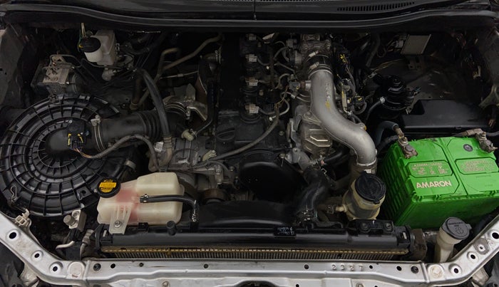 2015 Toyota Innova 2.5 VX 8 STR BS IV, Diesel, Manual, 1,44,861 km, Open Bonet
