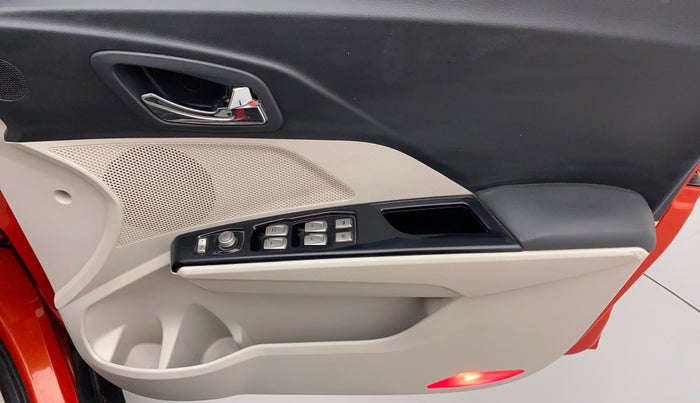 2019 Mahindra XUV300 W8 1.5 DIESEL, Diesel, Manual, 39,024 km, Driver Side Door Panels Control