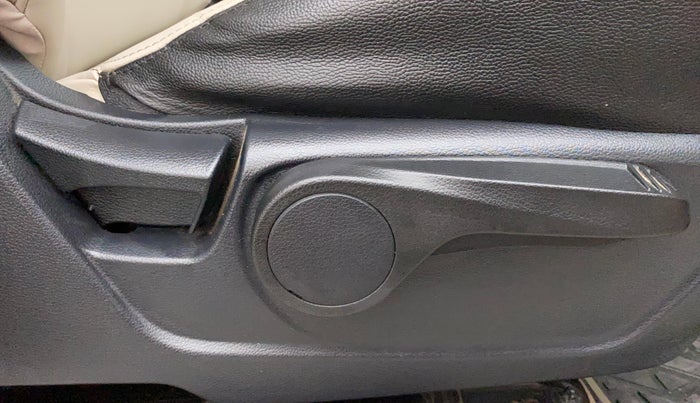 2019 Mahindra XUV300 W8 1.5 DIESEL, Diesel, Manual, 39,024 km, Driver Side Adjustment Panel