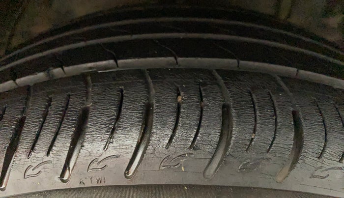 2019 Mahindra XUV300 W8 1.5 DIESEL, Diesel, Manual, 39,024 km, Right Front Tyre Tread