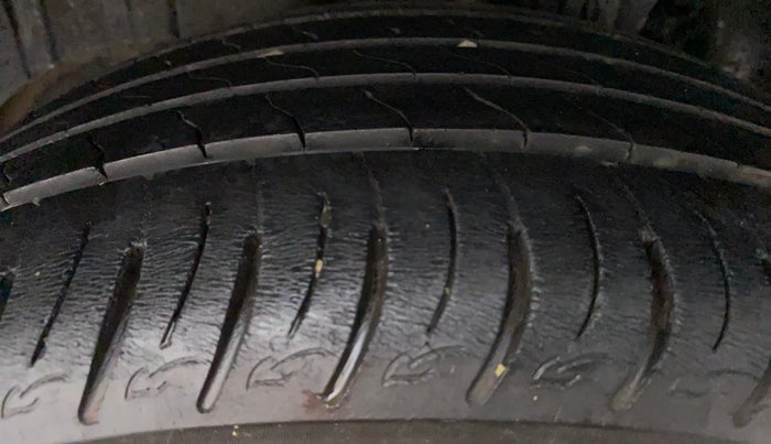 2019 Mahindra XUV300 W8 1.5 DIESEL, Diesel, Manual, 39,024 km, Right Rear Tyre Tread