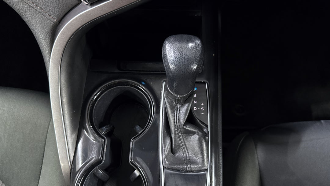 2019 Toyota Camry Ascent, Automatic, 72812 km, Gear Lever 