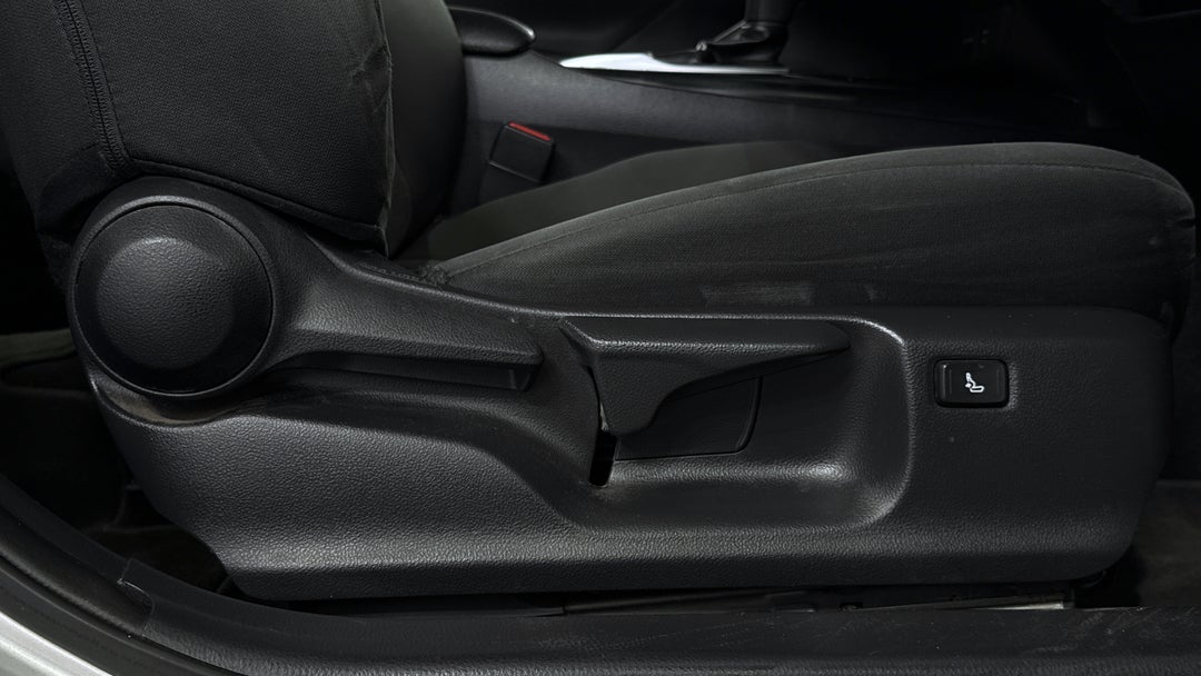 2019 Toyota Camry Ascent, Automatic, 72812 km, Drivers Side Adjustment Panel