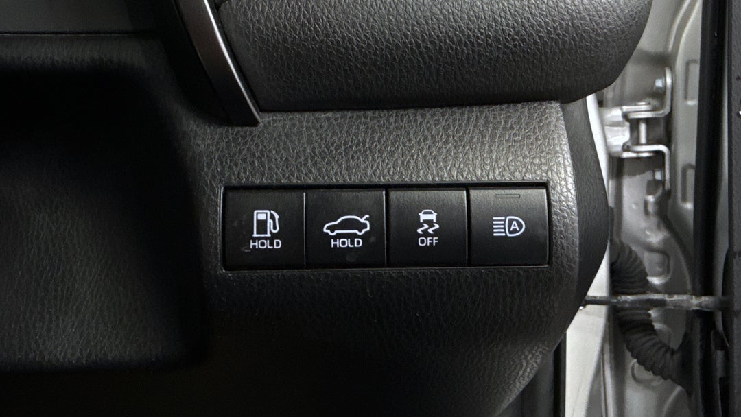 2019 Toyota Camry Ascent, Automatic, 72812 km, Utility Switches/Buttons