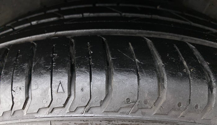 2021 Hyundai NEW I20 ASTA 1.2 MT, Petrol, Manual, 11,432 km, Left Rear Tyre Tread