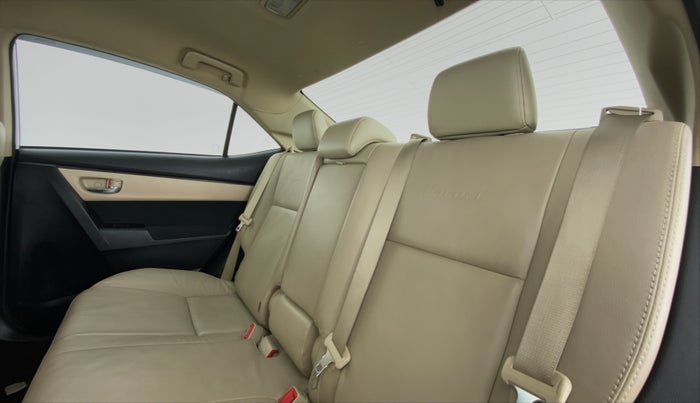2015 Toyota Corolla Altis G, Petrol, Manual, 38,722 km, Right Side Rear Door Cabin