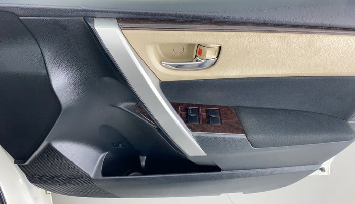 2015 Toyota Corolla Altis G, Petrol, Manual, 38,722 km, Driver Side Door Panels Control