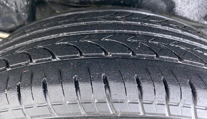 2015 Toyota Corolla Altis G, Petrol, Manual, 38,722 km, Left Rear Tyre Tread
